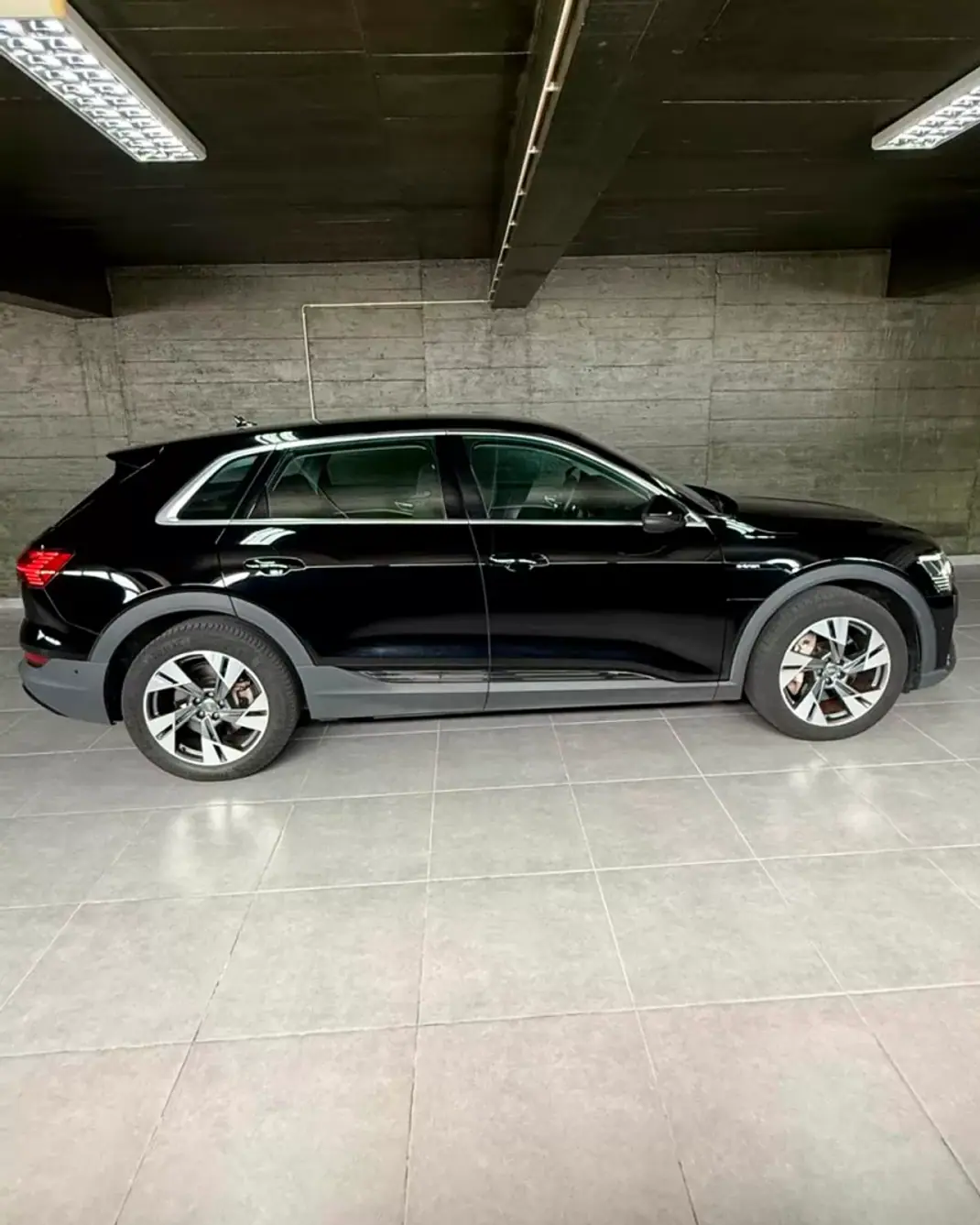 Audi e-tron 2020 - 27500 EUR, 90120 km - AUTO.MOTO.pt - 90120km - foto 3 de 17