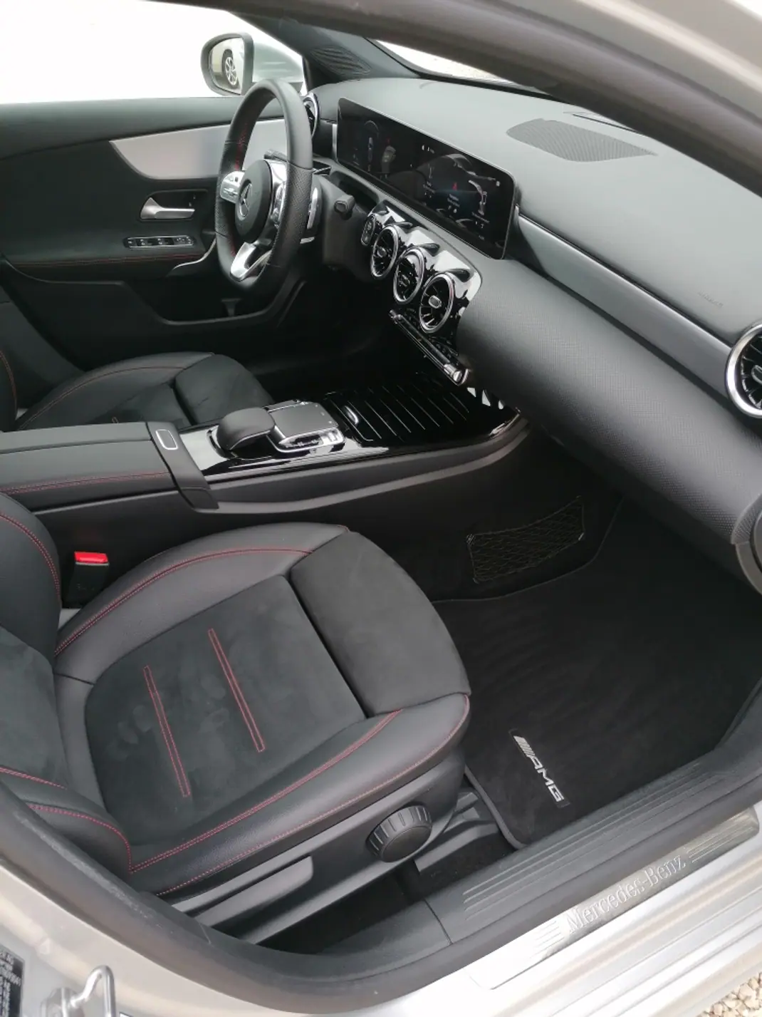 Mercedes-Benz A 180 2019 - 23950 EUR, 114000 km - AUTO.MOTO.pt - 114000km - foto 9 de 12