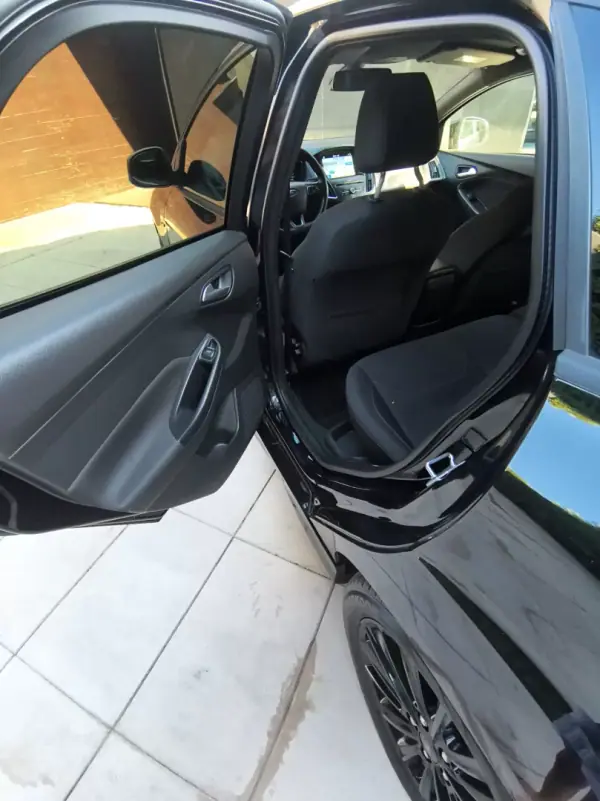 Ford Focus SW 2019 - 13900 EUR, 184000 km - AUTO.MOTO.pt - 184000km - foto 20 de 29