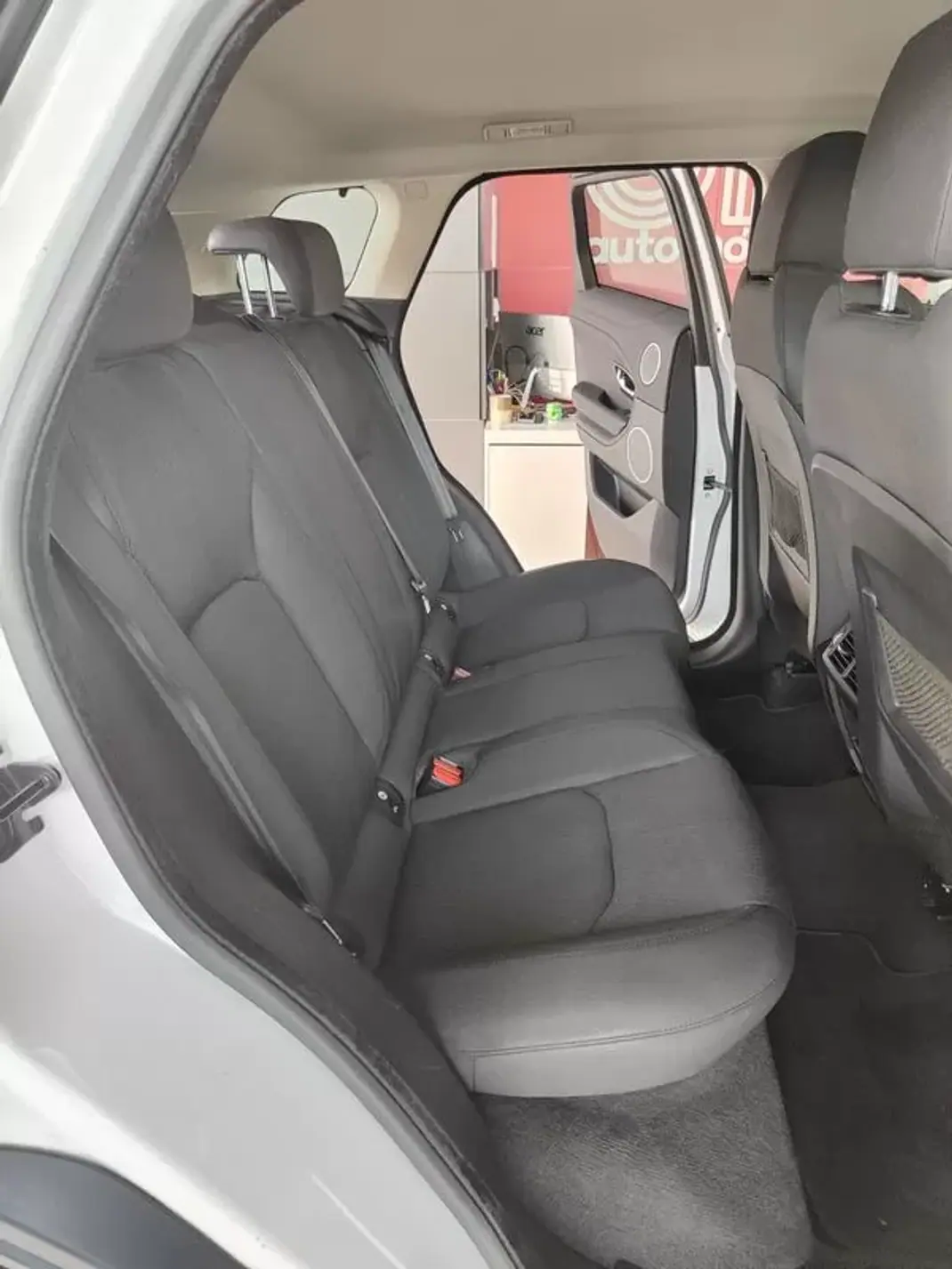 Land Rover Range Rover Evoque 2016 - 22750 EUR, 86400 km - AUTO.MOTO.pt - 86400km - foto 17 de 35