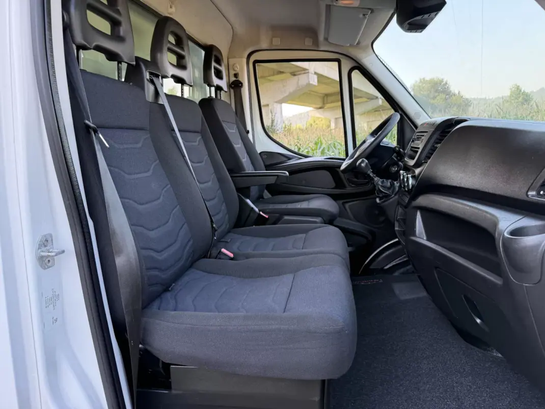 Iveco Daily 2019 - 28990 EUR, 175000 km - 175000km - foto 19 de 27