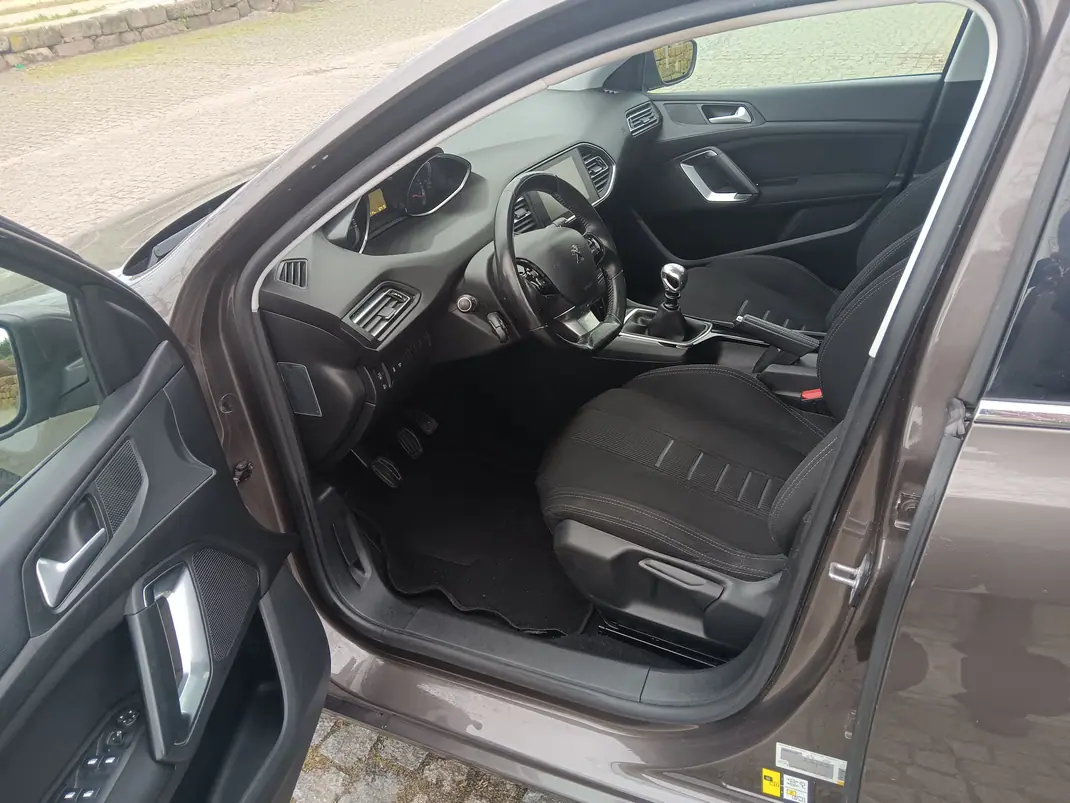 Peugeot 308 SW 2014 - 6490 EUR, 202000 km - 202000km - foto 11 de 15