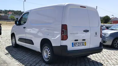 Peugeot Partner L2 1.5 Bluehdi 100CV 2020 - 13950 EUR, 109565 km - AUTO.MOTO.pt - 109565km - foto 6 de 8