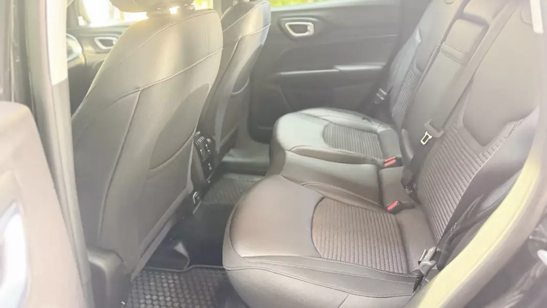 Jeep Compass 2024 - 29500 EUR, 11000 km - AUTO.MOTO.pt - 11000km - foto 9 de 31