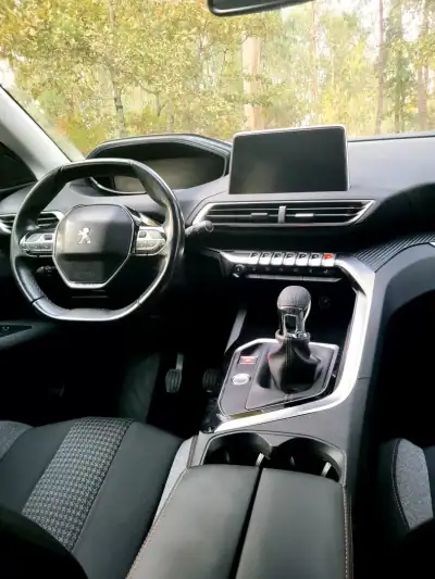 Peugeot 3008 2017 - 16990 EUR, 161440 km - AUTO.MOTO.pt - 161440km - foto 14 de 23