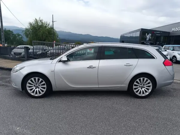 Opel Insignia Sports Tourer 2009 - 7500 EUR, 266000 km - AUTO.MOTO.pt - 266000km - foto 7 de 24