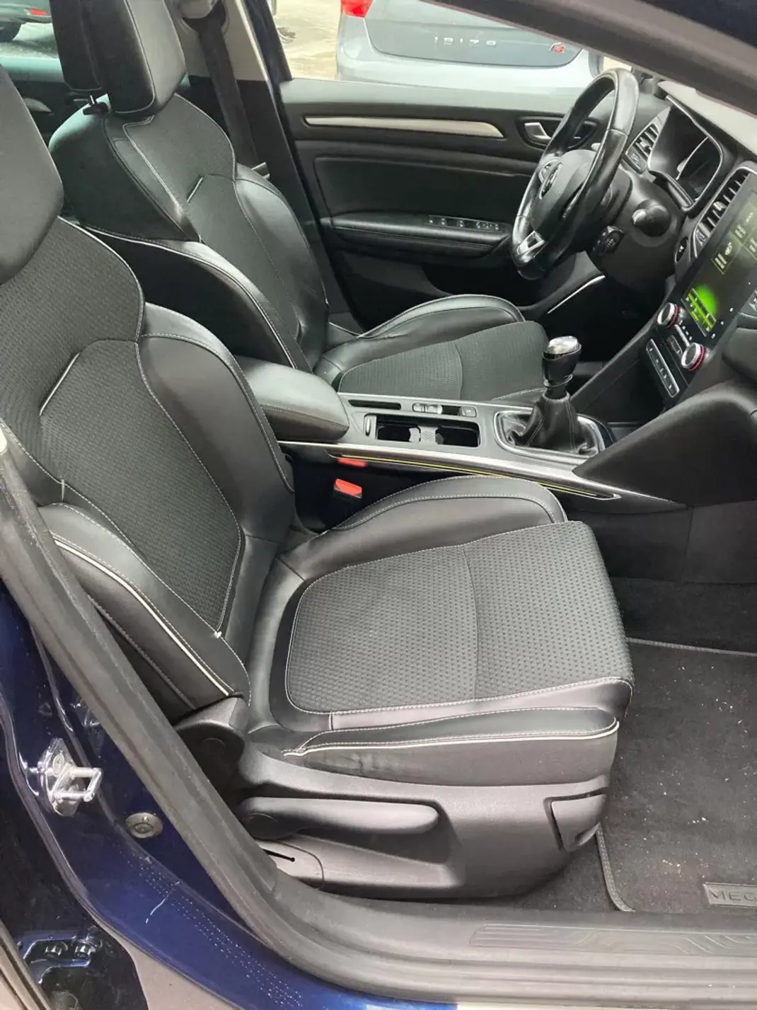 Renault Mégane Sport Tourer 2017 - 13900 EUR, 218321 km - AUTO.MOTO.pt - 218321km - foto 18 de 21