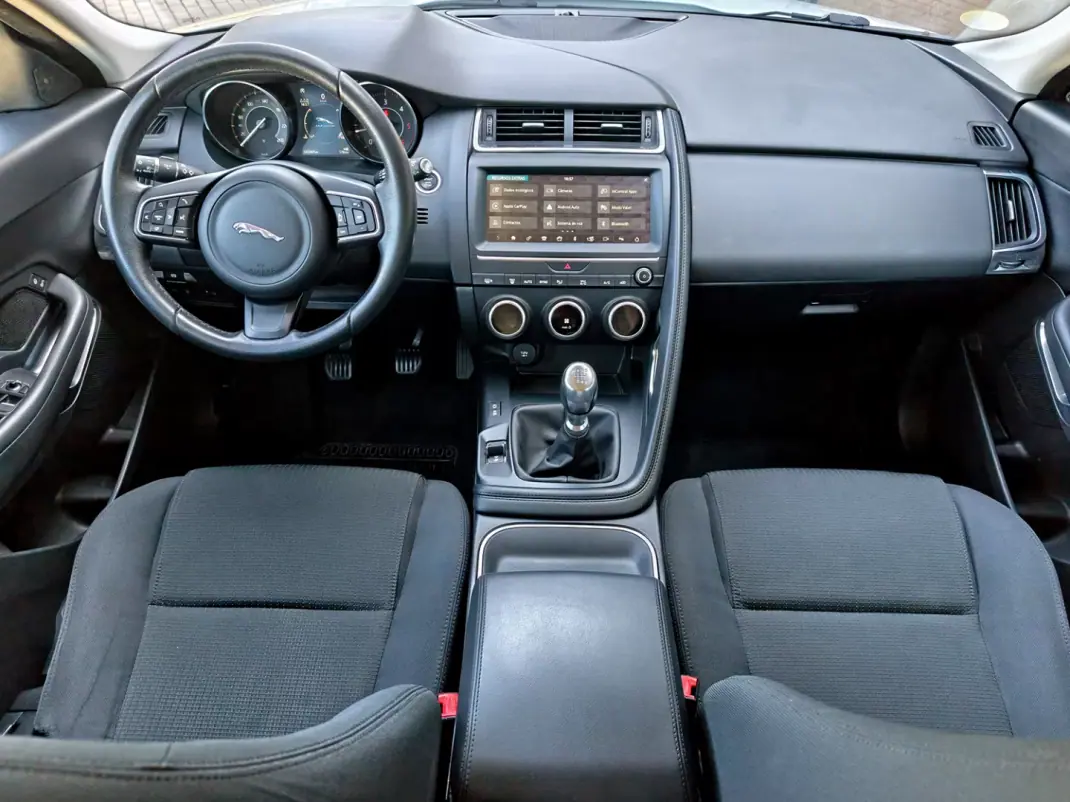 Jaguar E-Pace 2019 - 20500 EUR, 122300 km - AUTO.MOTO.pt - 122300km - foto 9 de 20
