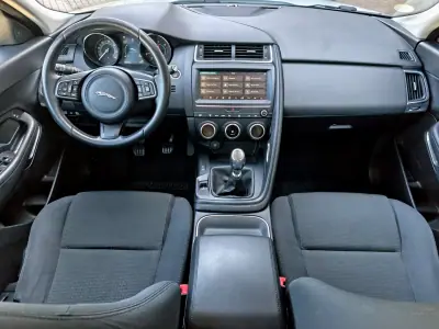 Jaguar E-Pace 2019 - 20500 EUR, 122300 km - AUTO.MOTO.pt - 122300km - foto 9 de 20