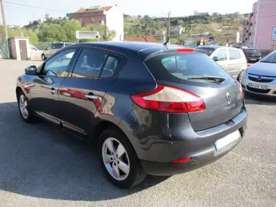 Renault Mégane 2011 - 6500 EUR, 192000 km - AUTO.MOTO.pt - 192000km - foto 8 de 11