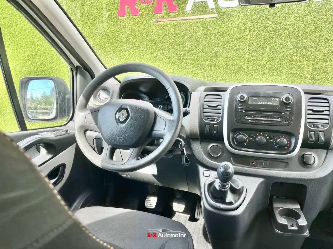Renault Trafic 2016 - 21900 EUR, 167000 km - AUTO.MOTO.pt - 167000km - foto 3 de 8