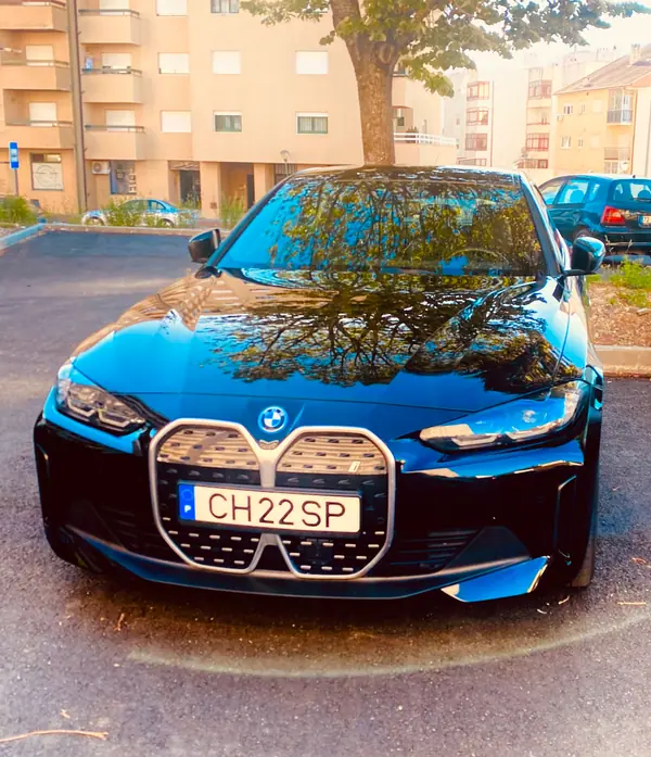 BMW i4 2022 - 35900 EUR, 128000 km - AUTO.MOTO.pt - 128000km - foto 4 de 5