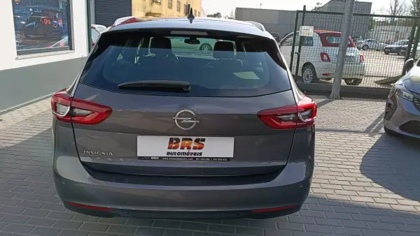 Opel Insignia Sports Tourer 2021 — foto 2 de 21
