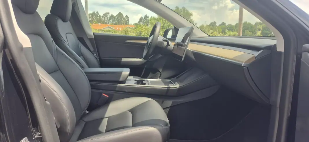 Tesla Model Y 2023 - 35900 EUR, 65000 km - 65000km - foto 11 de 18