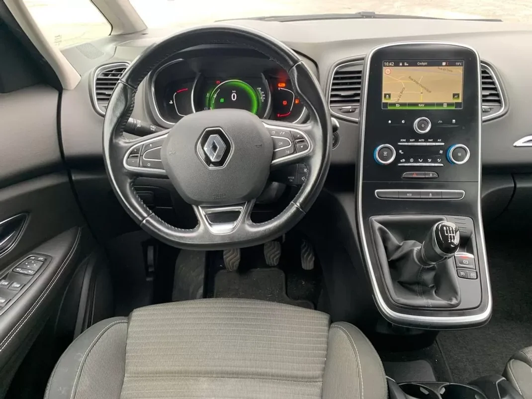 Renault Grand Scénic 2017 - 14900 EUR, 171000 km - AUTO.MOTO.pt - 171000km - foto 11 de 14