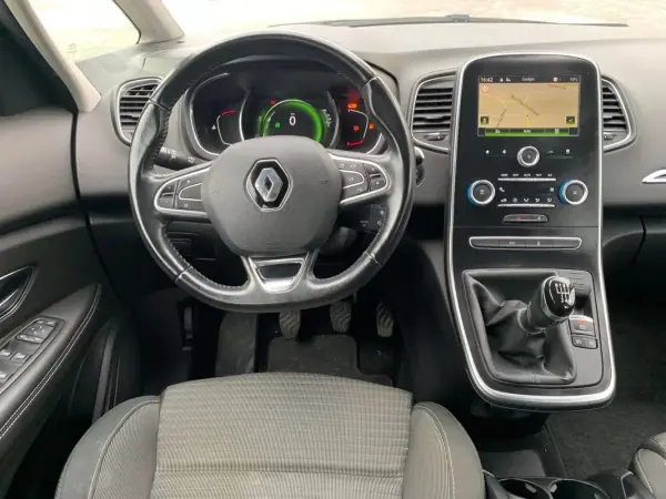 Renault Grand Scénic 2017 - 14900 EUR, 171000 km - AUTO.MOTO.pt - 171000km - foto 11 de 14