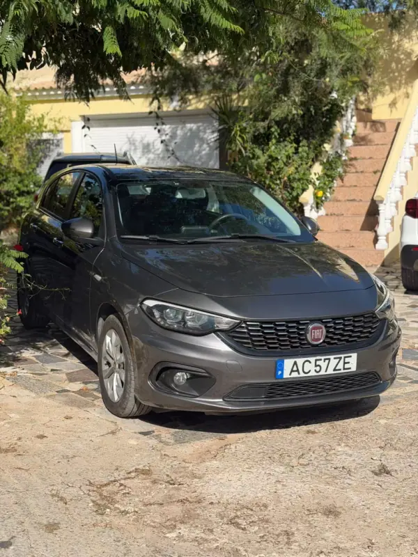 Fiat Tipo 1.3 MULTIJET 2020 Diesel — 101 057 km · Faro Fiat Tipo 1.3 MULTIJET 2020 Diesel