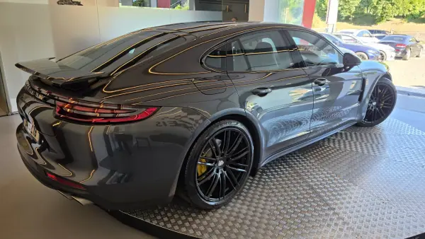Porsche Panamera 2016 - 62500 EUR, 186989 km - AUTO.MOTO.pt - 186989km - foto 22 de 69