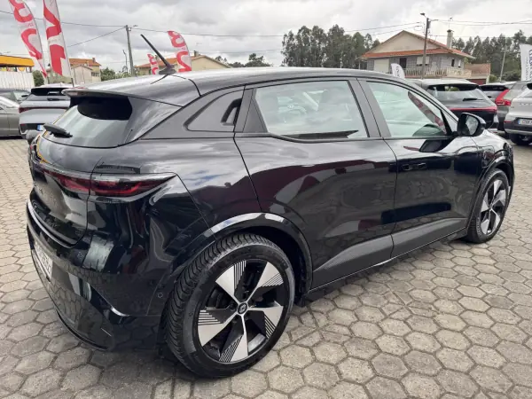 Renault Mégane E-Tech 2022 - 22500 EUR, 89000 km - AUTO.MOTO.pt - 89000km - foto 7 de 44