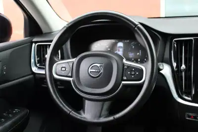 Volvo V60 2021 - 24990 EUR, 154000 km - AUTO.MOTO.pt - 154000km - foto 20 de 30