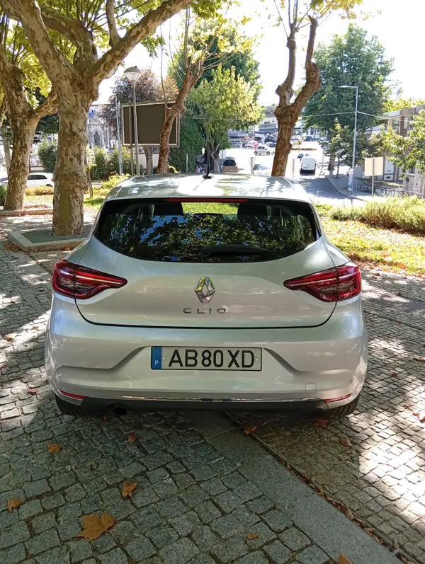 Renault Clio 2020 - 13300 EUR, 83700 km - AUTO.MOTO.pt - 83700km - foto 5 de 15