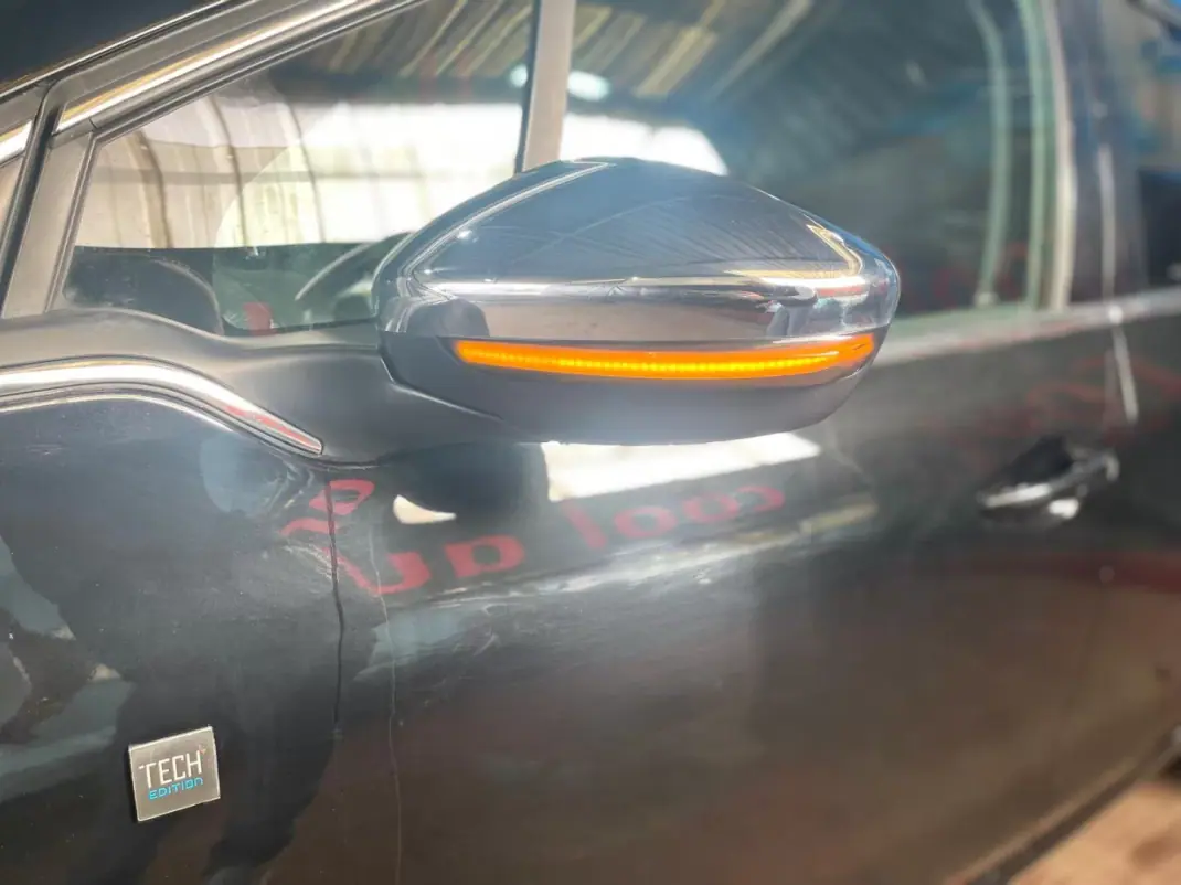 Peugeot 208 2018 - 8899 EUR, 106000 km - AUTO.MOTO.pt - 106000km - foto 31 de 42