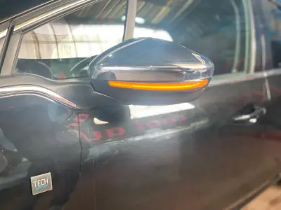 Peugeot 208 2018 - 8899 EUR, 106000 km - AUTO.MOTO.pt - 106000km - foto 31 de 42