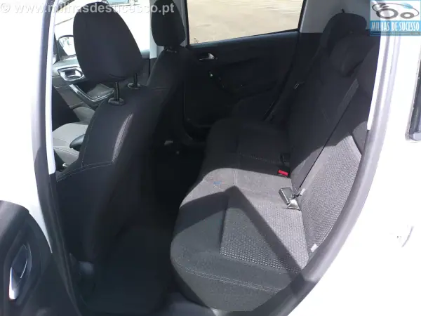 Peugeot 208 2019 - 12250 EUR, 136000 km - AUTO.MOTO.pt - 136000km - foto 11 de 23