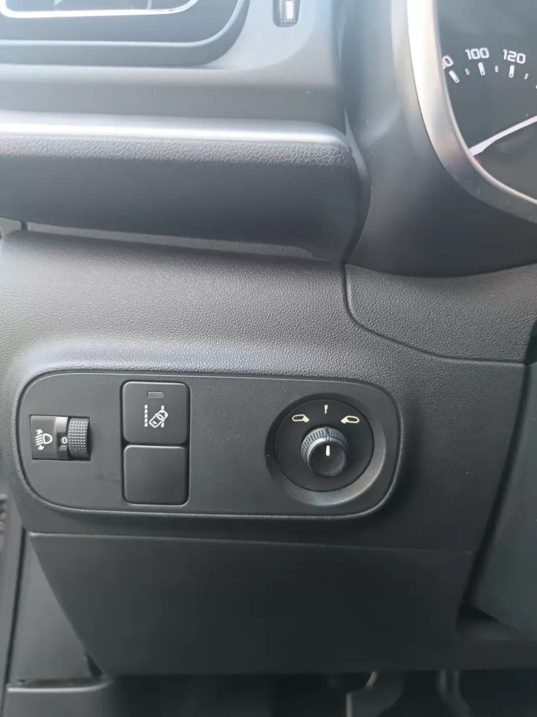 Citroën C3 2017 - 9900 EUR, 158504 km - AUTO.MOTO.pt - 158504km - foto 15 de 32