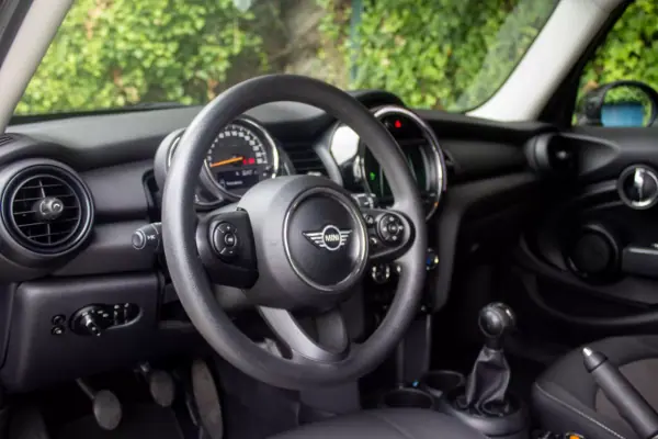 MINI BERLINGO 1.6hdi 3L AUTOMATICA 2018 - 15500 EUR, 101200 km - AUTO.MOTO.pt - 101200km - foto 11 de 17