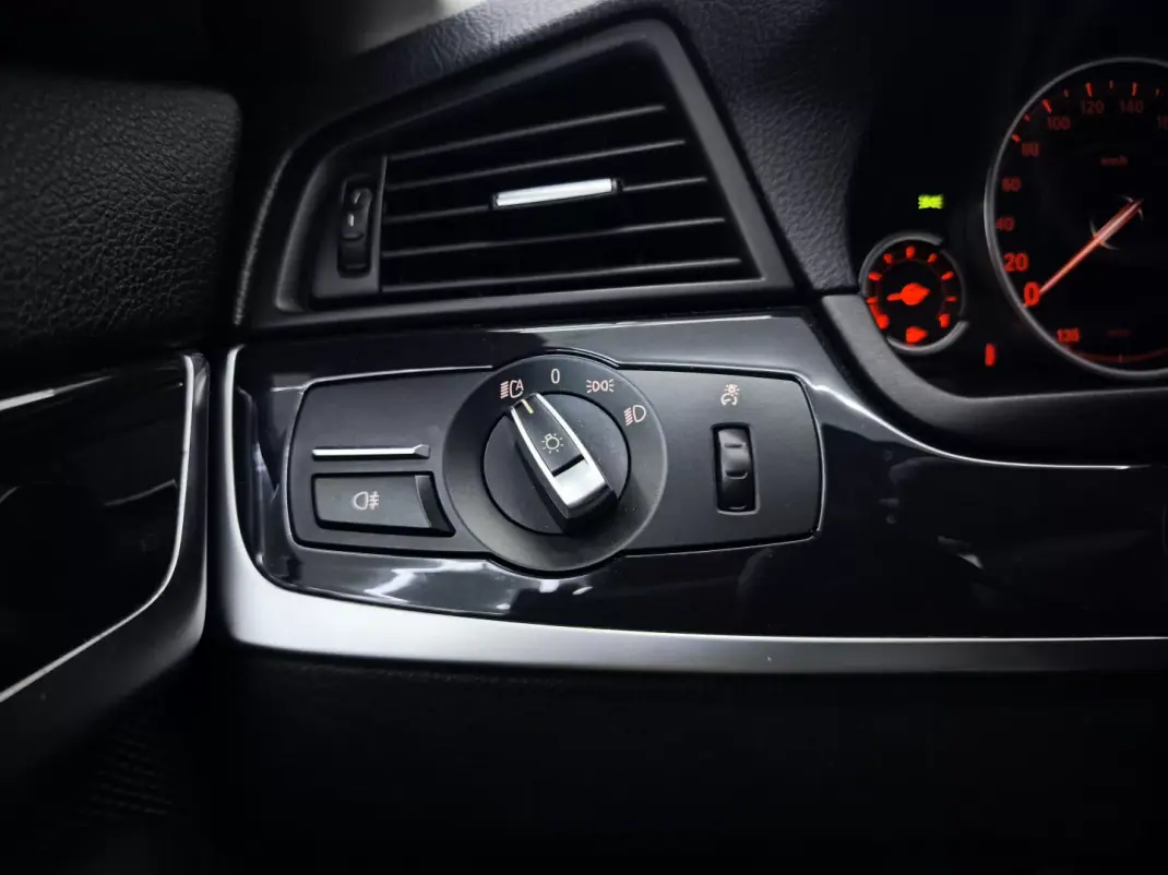 BMW 520 2015 - 19950 EUR, 244033 km - AUTO.MOTO.pt - 244033km - foto 31 de 46