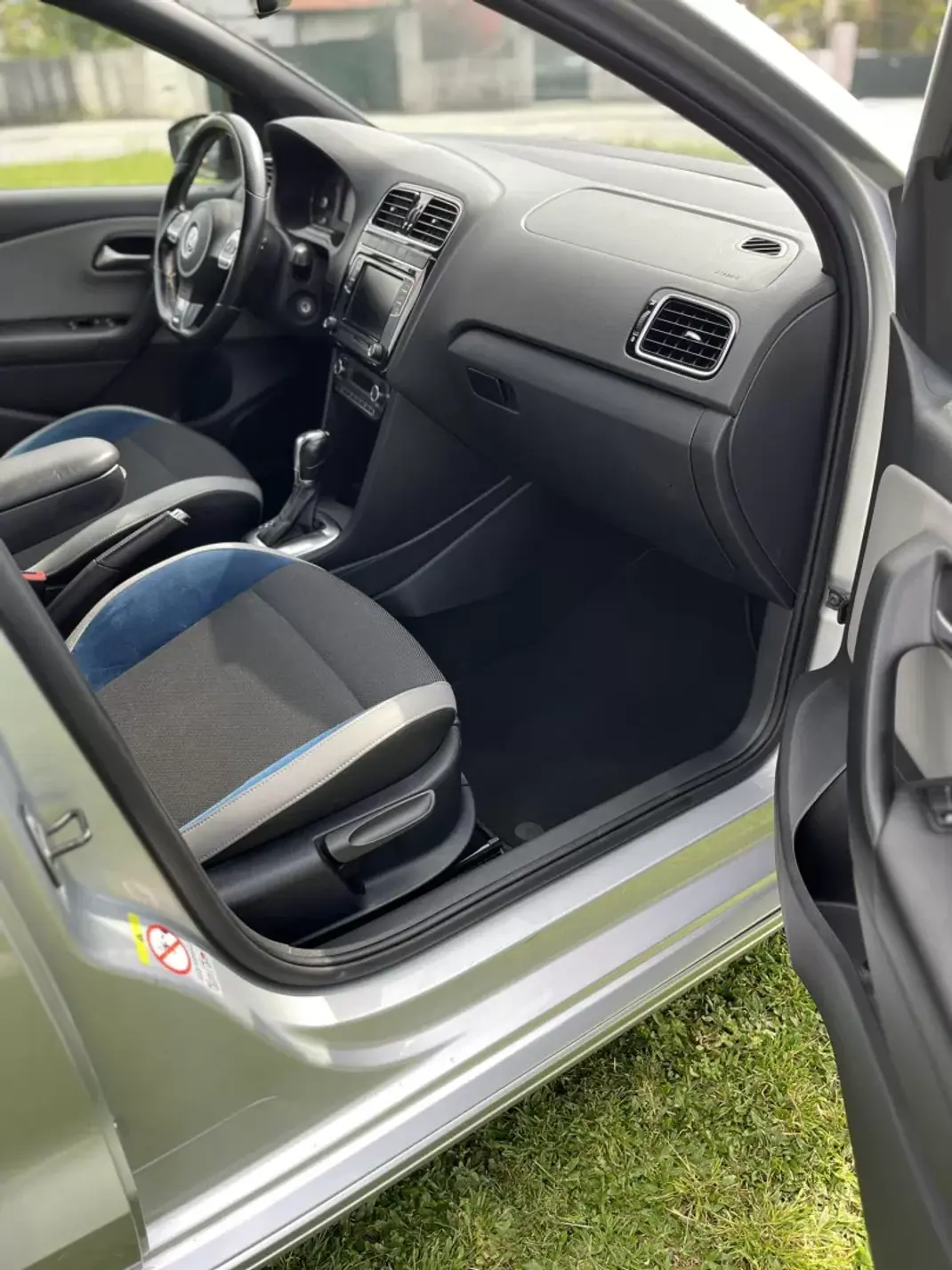 Volkswagen Polo 2013 - 12900 EUR, 150000 km - AUTO.MOTO.pt - 150000km - foto 13 de 13