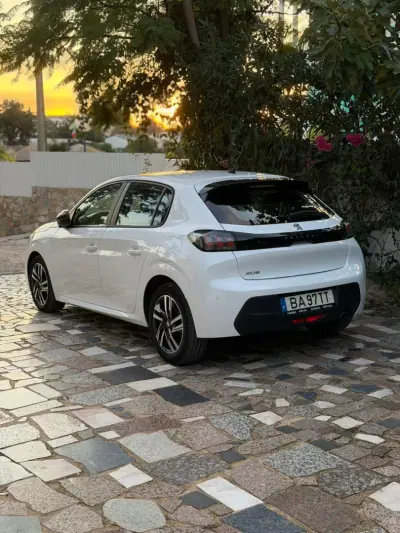 Peugeot 208 2023 - 15900 EUR, 42978 km - AUTO.MOTO.pt - 42978km - foto 5 de 10