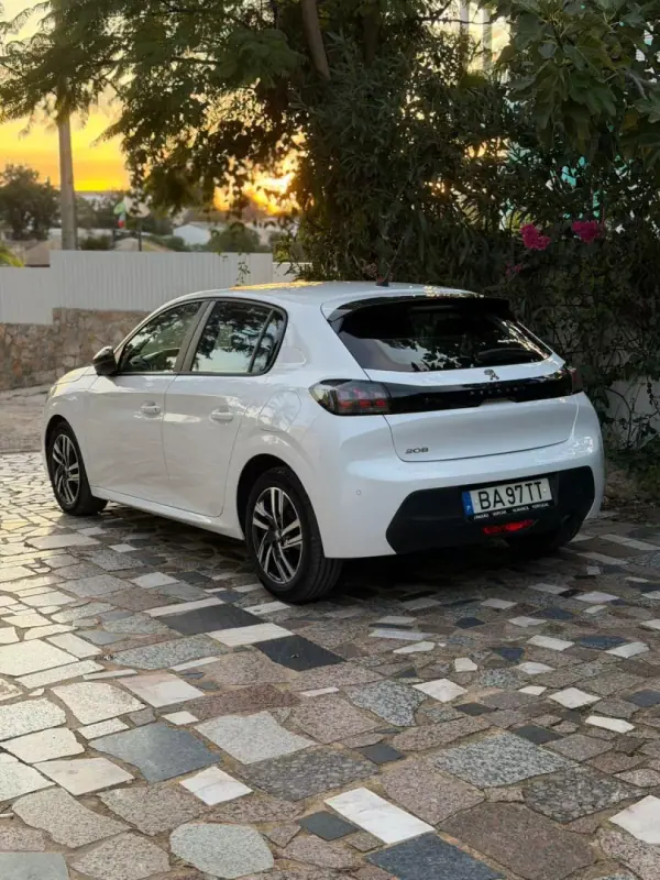 Peugeot 208 2023 - 15900 EUR, 42978 km - AUTO.MOTO.pt - 42978km - foto 5 de 10