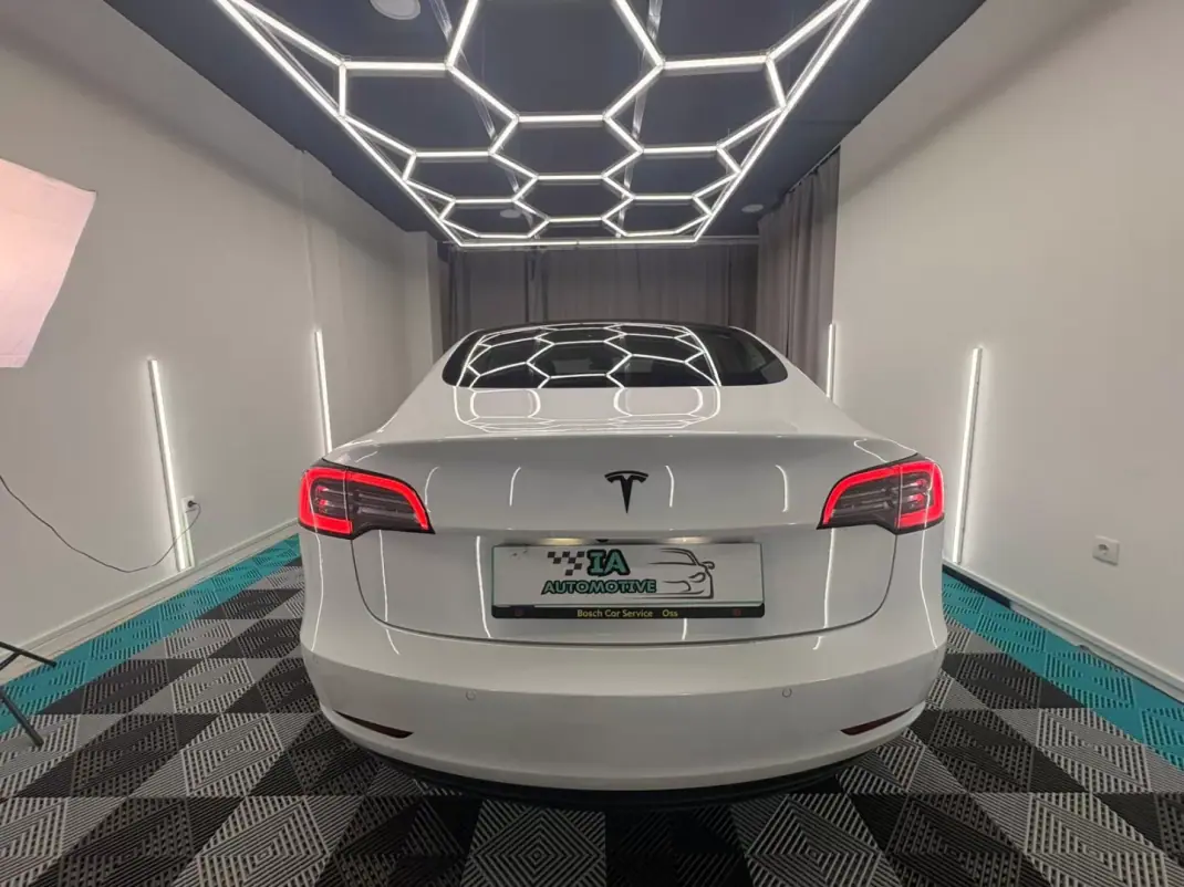 Tesla Model 3 2020 - 21500 EUR, 122000 km - AUTO.MOTO.pt - 122000km - foto 5 de 19