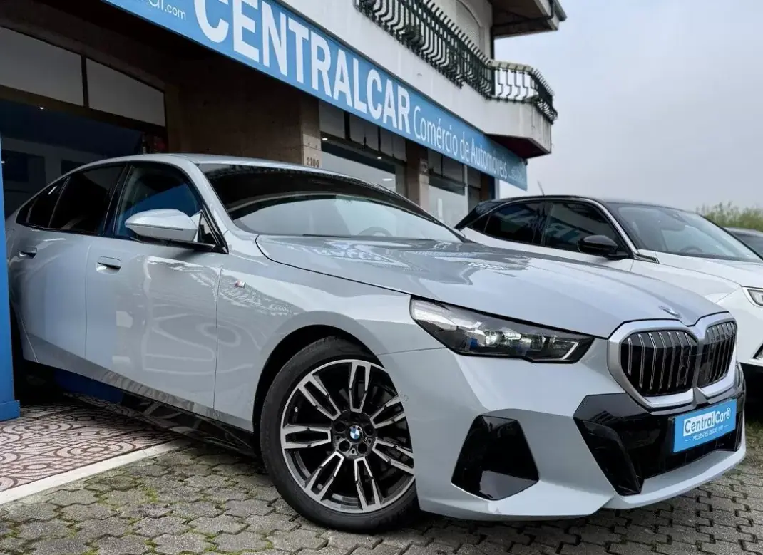 BMW 520 2024 - 52450 EUR, 45000 km - AUTO.MOTO.pt - 45000km - foto 1 de 27