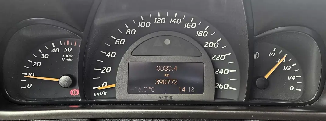 Mercedes-Benz C 220 2002 - 7500 EUR, 300000 km - AUTO.MOTO.pt - 300000km - foto 12 de 22