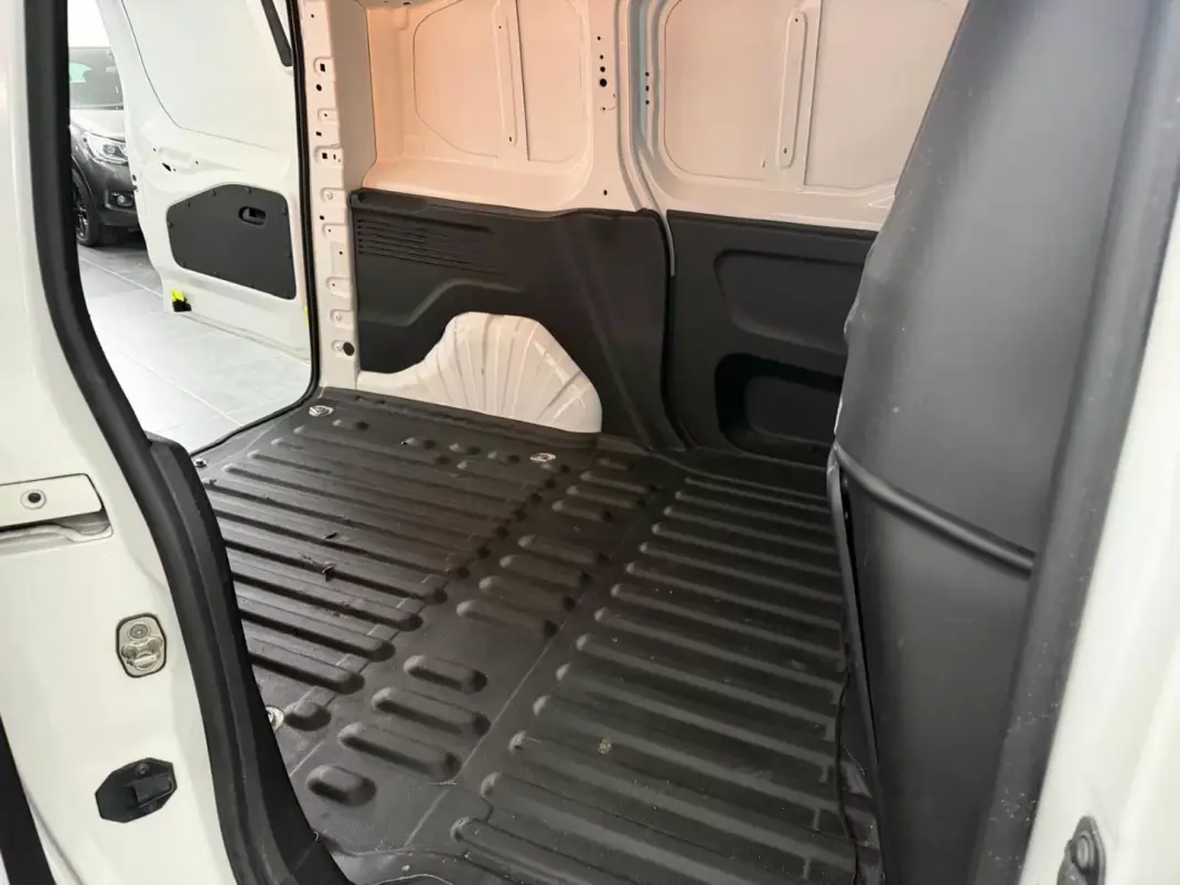 Opel COMBO 2019 - 12990 EUR, 104000 km - 104000km - foto 22 de 27