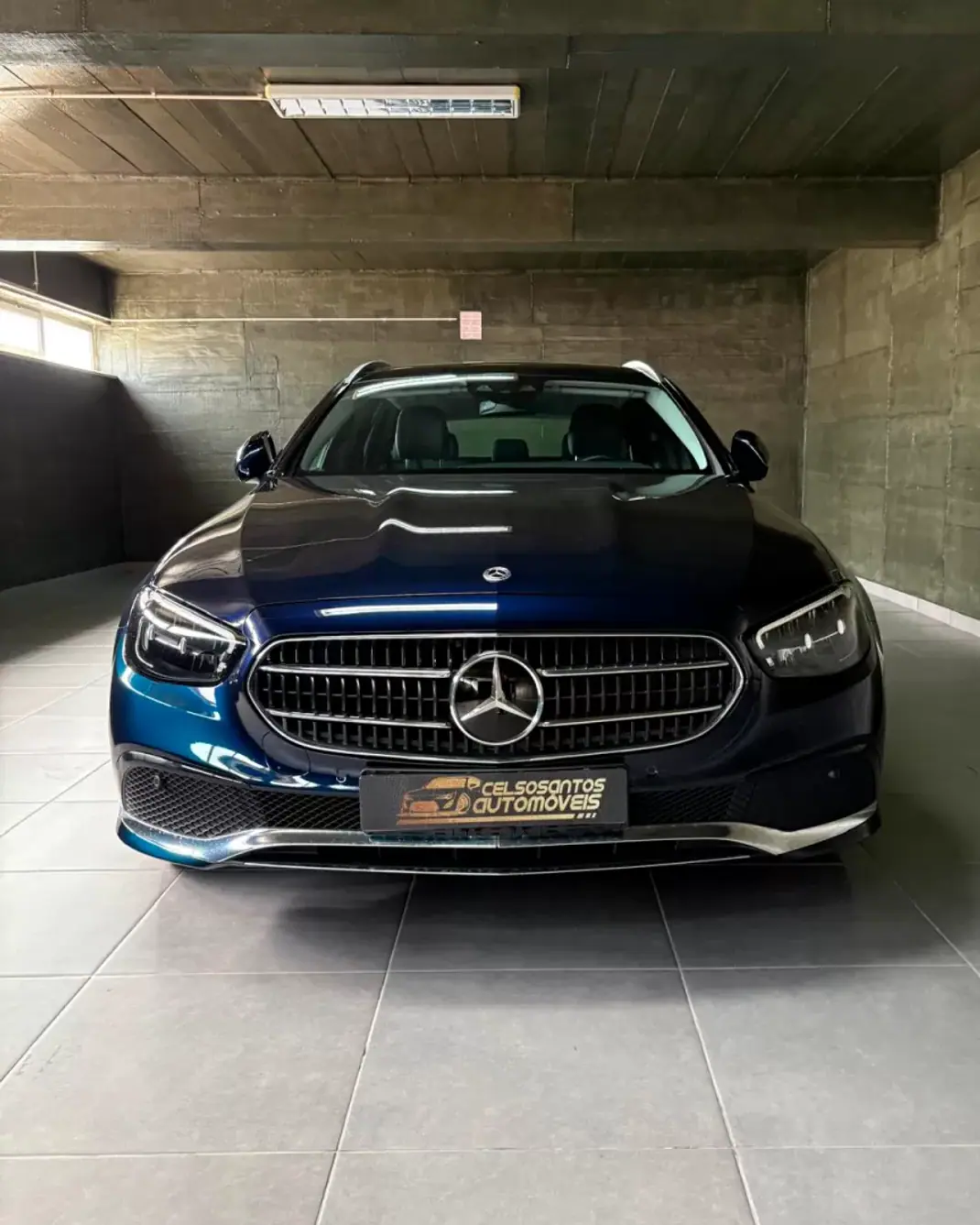 Mercedes-Benz E 300 2022 - 34500 EUR, 77100 km - AUTO.MOTO.pt - 77100km - foto 2 de 18