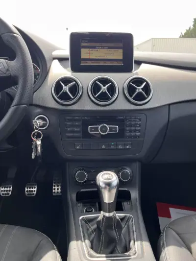Mercedes-Benz B 180 2011 - 9990 EUR, 323900 km - AUTO.MOTO.pt - 323900km - foto 12 de 18
