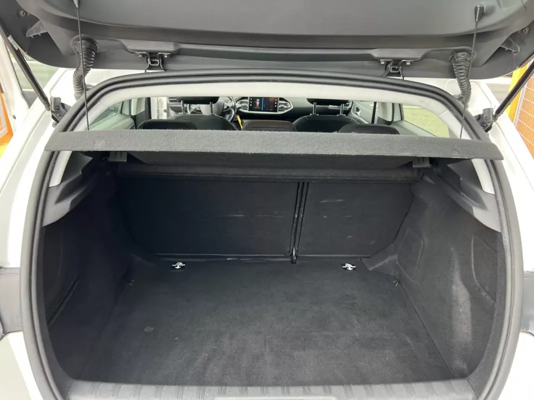 Peugeot 308 2019 - 12750 EUR, 142695 km - AUTO.MOTO.pt - 142695km - foto 19 de 19