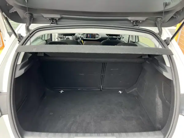 Peugeot 308 2019 - 12750 EUR, 142695 km - AUTO.MOTO.pt - 142695km - foto 19 de 19