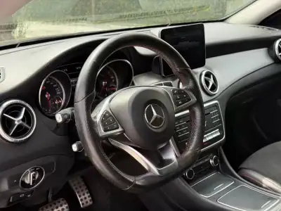 Mercedes-Benz CLA 180 2017 - 19999 EUR, 160000 km - AUTO.MOTO.pt - 160000km - foto 17 de 26