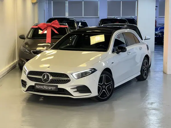 Mercedes-Benz A 250 e 8G-DCT AMG Line 2021 Híbrido Plug-In — 80 000 km Mercedes-Benz A 250 2021