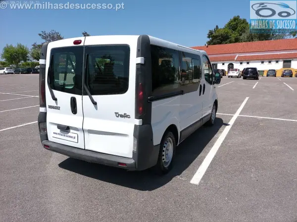 Renault 2002 - 6500 EUR, 457000 km - AUTO.MOTO.pt - 457000km - foto 10 de 19