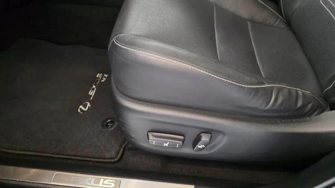 Lexus NX 300h 2018 - 31900 EUR, 78634 km - AUTO.MOTO.pt - 78634km - foto 42 de 65