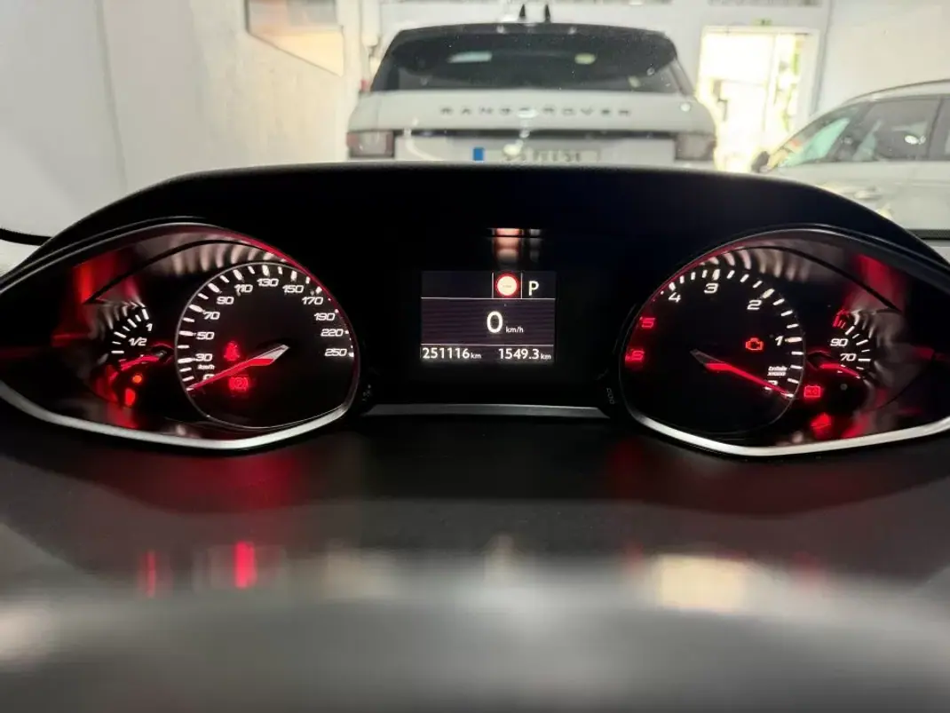 Peugeot 308 2019 - 11950 EUR, 251116 km - AUTO.MOTO.pt - 251116km - foto 9 de 16