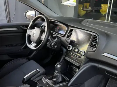 Renault Mégane Sport Tourer 2022 - 16990 EUR, 132900 km - AUTO.MOTO.pt - 132900km - foto 31 de 31