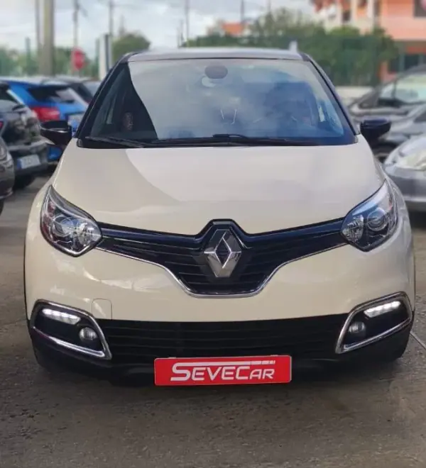 Renault Captur 2013 - 11990 EUR, 180000 km - AUTO.MOTO.pt - 180000km - foto 2 de 5