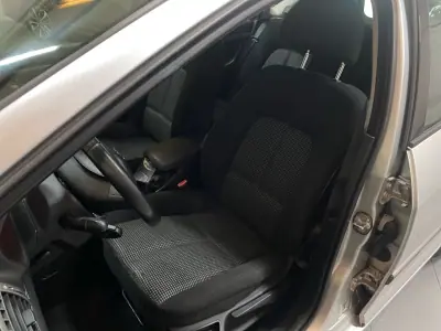 Peugeot 407 SW 2006 - 2950 EUR, 315000 km - AUTO.MOTO.pt - 315000km - foto 15 de 19
